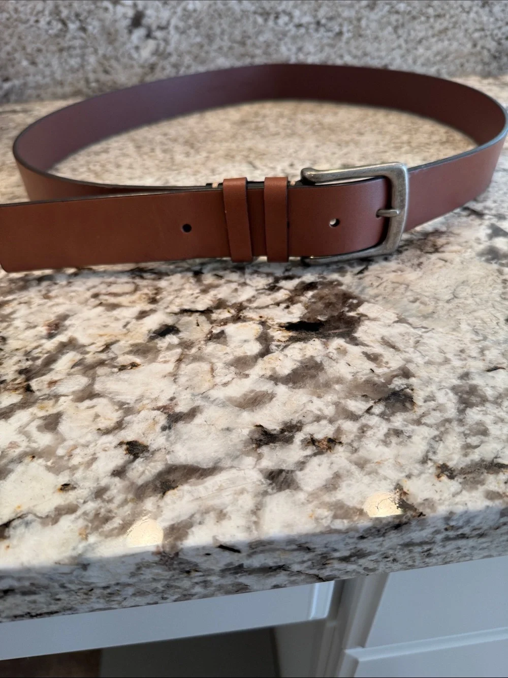 Roundtree & Yorke Chestnut Brown Leather Belt with Silver Buckle